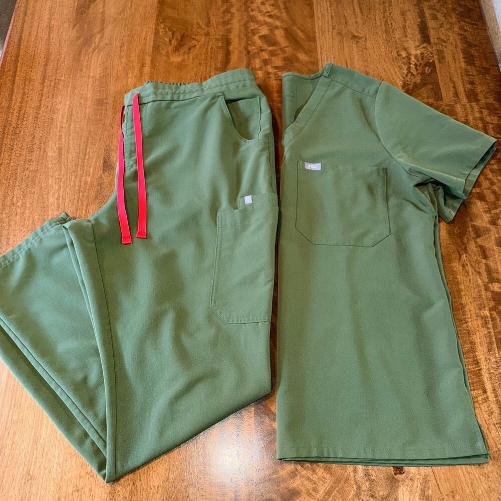 FIGS Women’s Scrub Set, Yola Skinny Pants & Catarina One-Pocket Top. Size Large